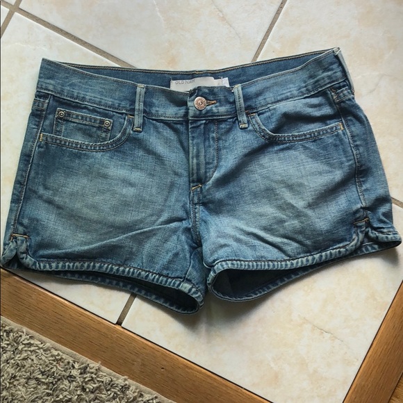 Old Navy Pants - Old Navy, low rise shorts size 6, super flattering